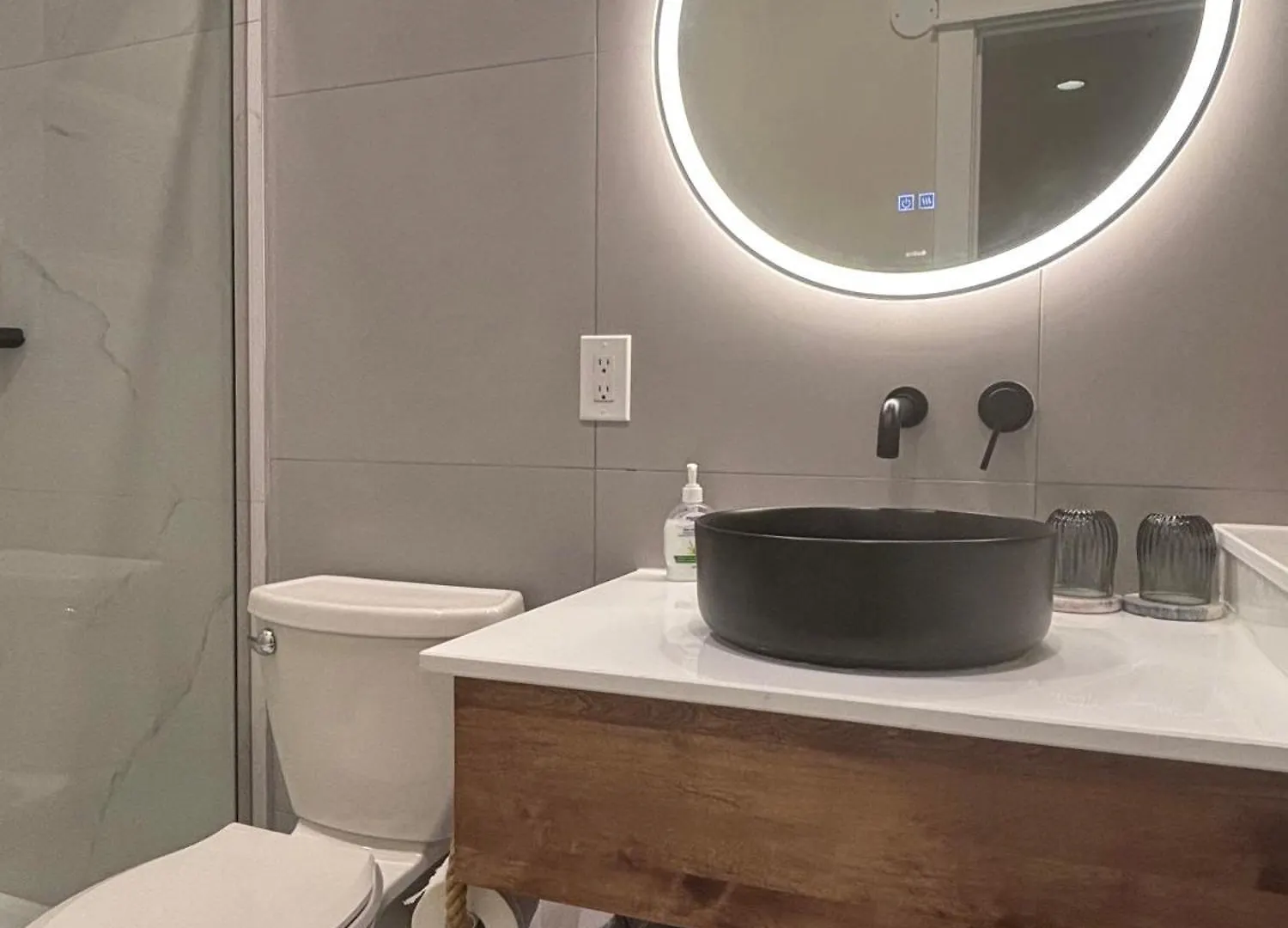 Vancouver South Apartment